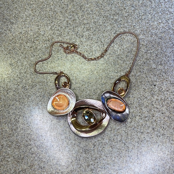 STATEMENT ROSE GOLD FASHION NECKLACE - Picture 11 of 16